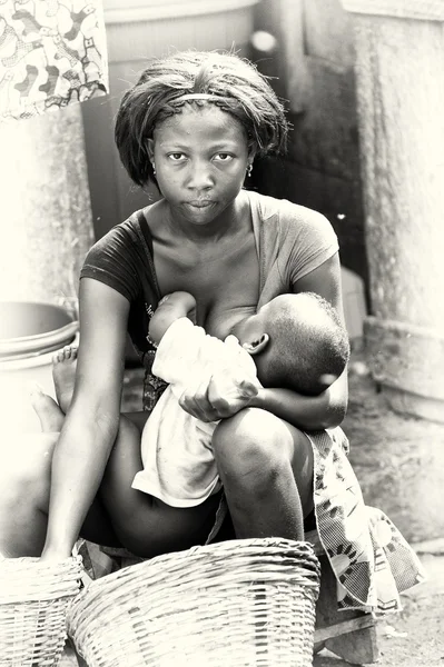 stock image Ghanaian woman feeds her baby